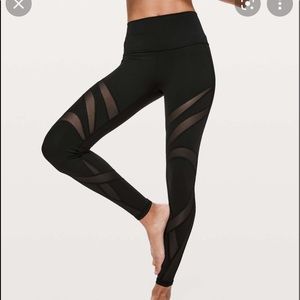 Lululemom black leggings with mesh